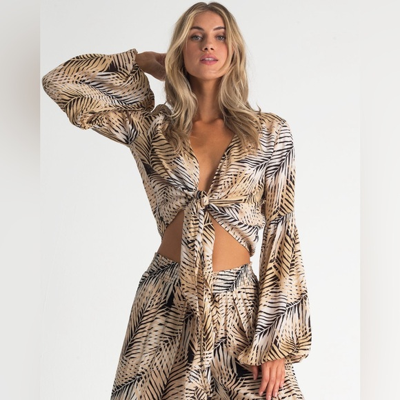 Billabong Tan and Black Patterned Top - Picture 2 of 7